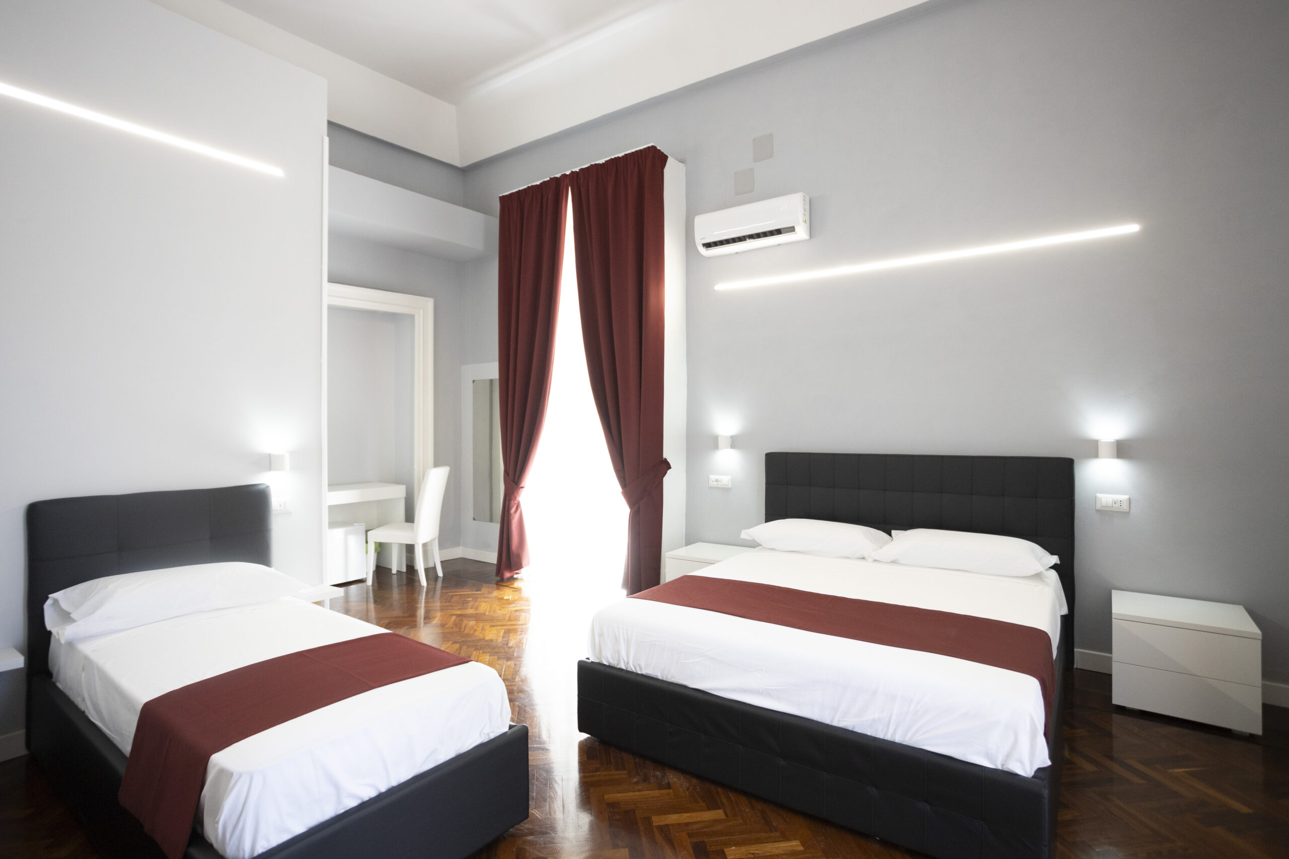 familiare superior quattro accommodations napoli duomo la chambre 11 scaled